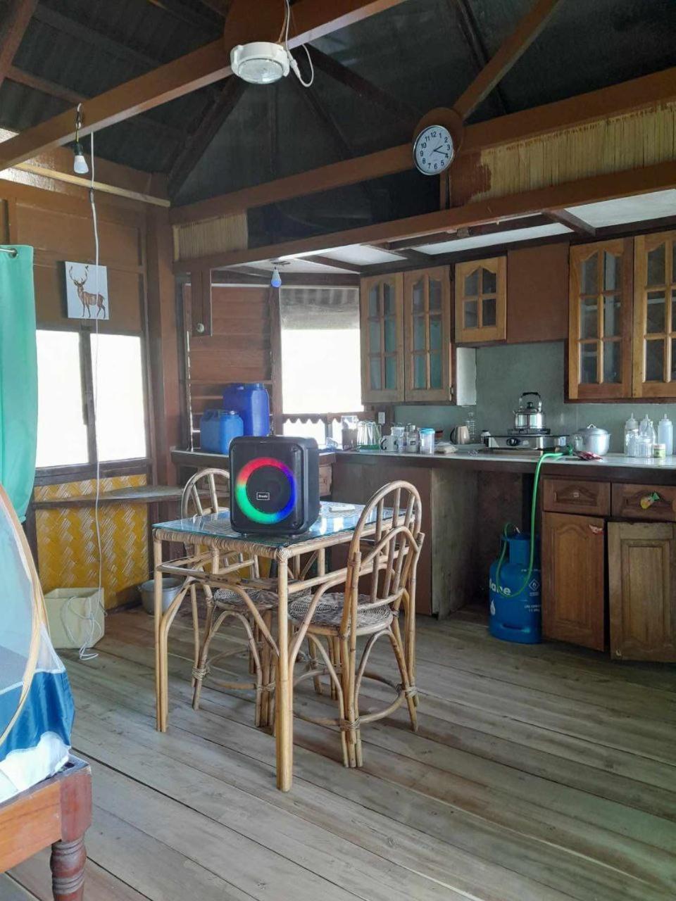 Just Inn2 Beachfront El Nido